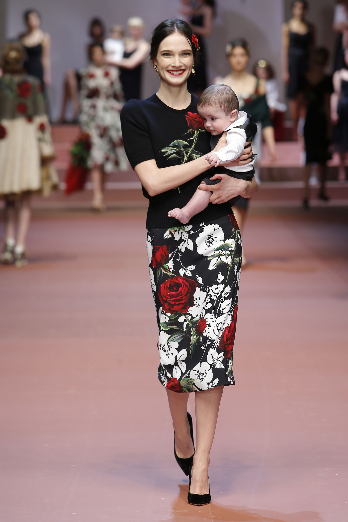 dolce-and-gabbana-winter-2016-women-fashion-show-runway-74-zoom